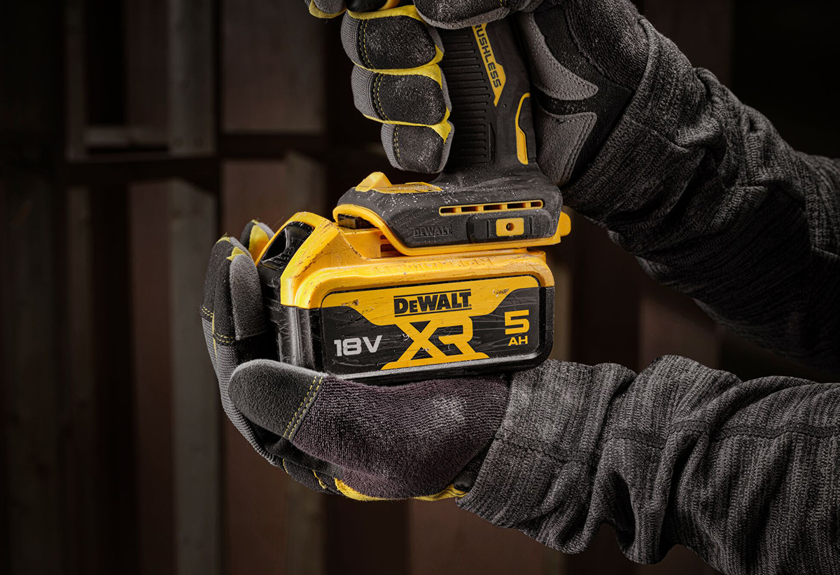 Απεικονίζεται η μπαταρία της σειράς 18V XR RANGE